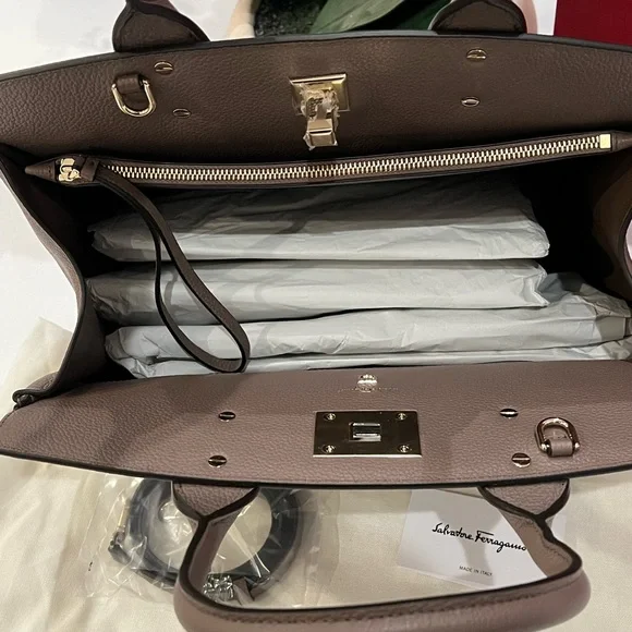 ⭐️NWT! Salvatore Ferragamo -The Studio Bag- Med/Org. Price $3,250 + tax - Picture 4 of 16